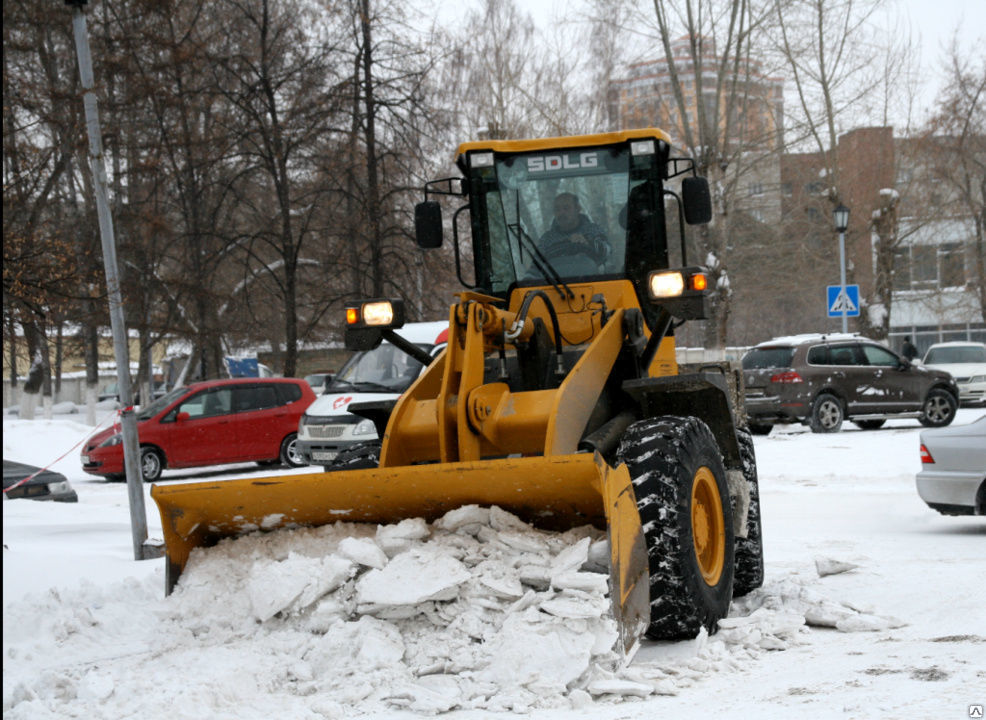 Аренда трактора для уборки снега в Саратове от ПроМусор – цена от 1023 руб., быстро и недорого