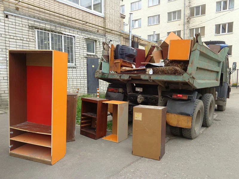 Вывоз шкафа в Саратове от ПроМусор — недорого, демонтаж, утилизация, вывоз из квартиры от 870 руб