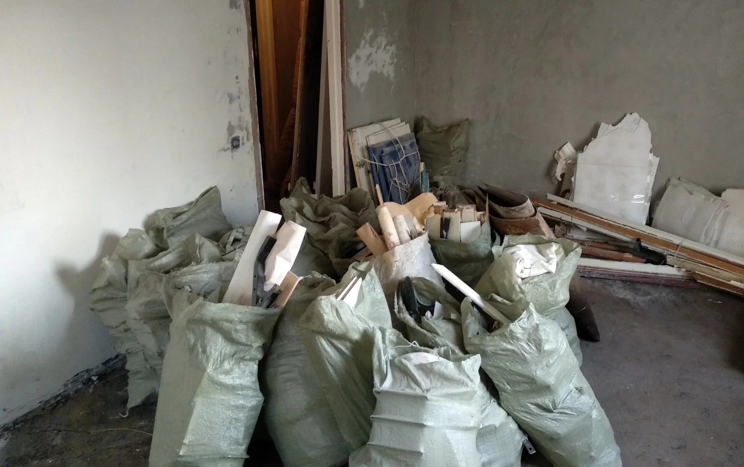 Уборка строительного мусора с вывозом и утилизацией в Саратове в октябре