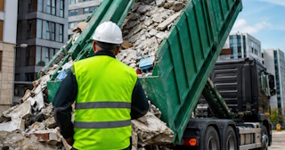Вывоз строительного мусора в Саратове: услуги лицензированной компании — ПроМусор